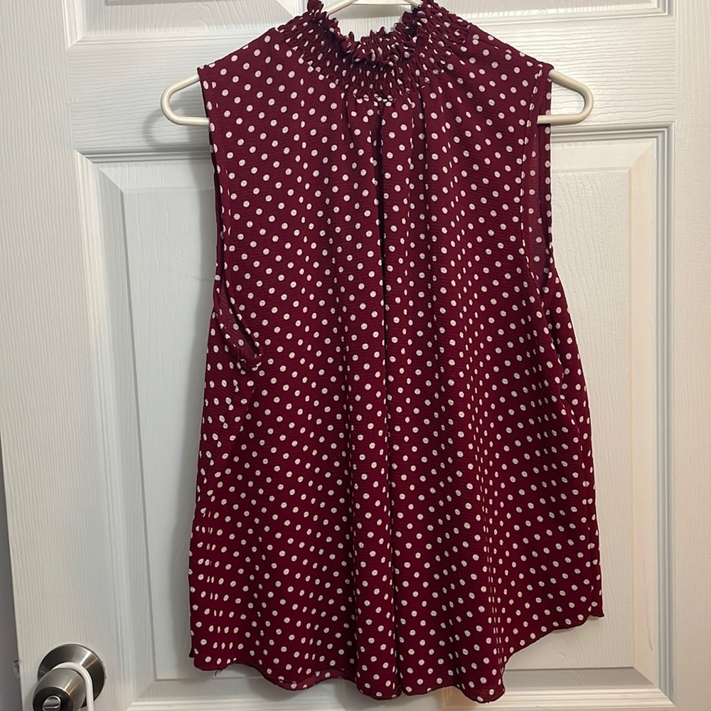 Sleeveless turtleneck